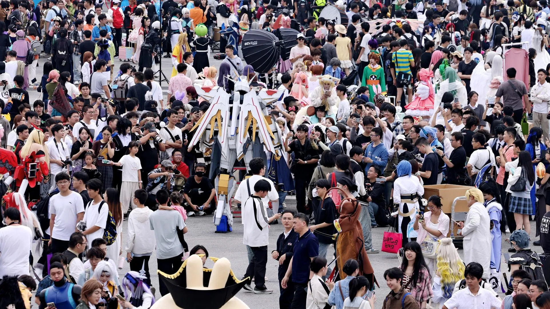 上海动漫嘉年华展会现场——寸止挑战本地动漫展览